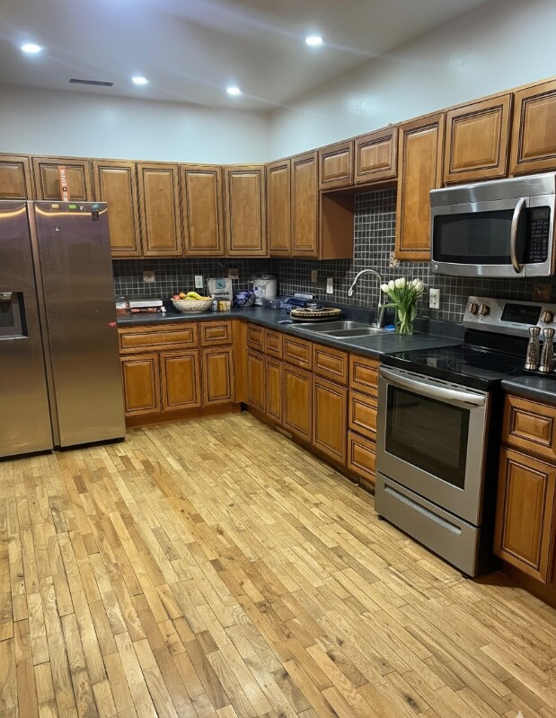 Foto del edificio - 3431 Ridge Ave