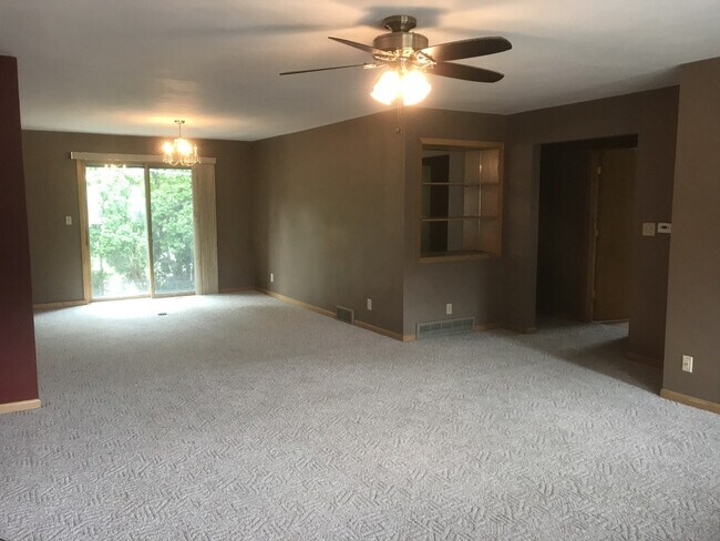 Building Photo - 510-512 Elm Street Duplex