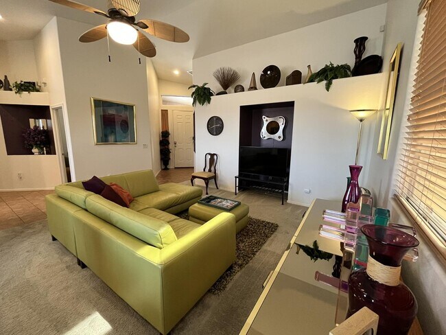 Foto del edificio - 3928 E Minton St