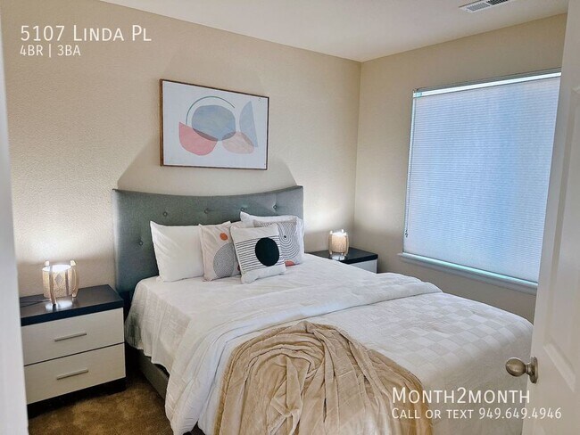 Building Photo - Elegance on Linda Pl
