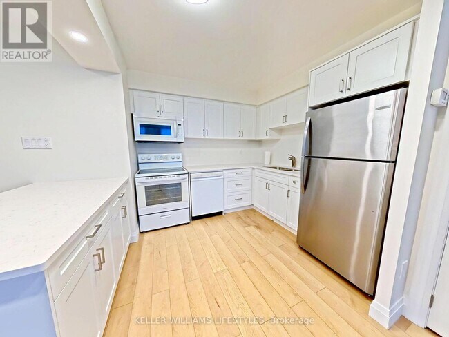 Building Photo - 695 Richmond St