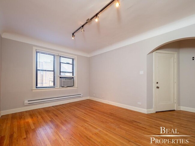 Building Photo - 1 bedroom in CHICAGO IL 60647