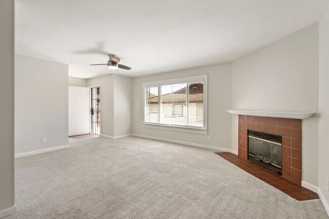 Foto del edificio - Santee Condo 3 bedroom Upstairs Unit.