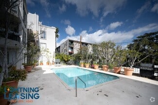 Building Photo - 886 Palm Ave