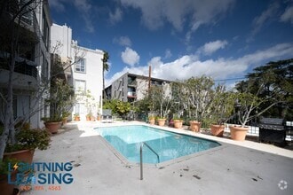 Building Photo - 886 Palm Ave
