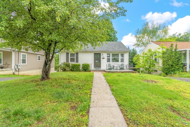 Building Photo - 1035 Oglewood Ave