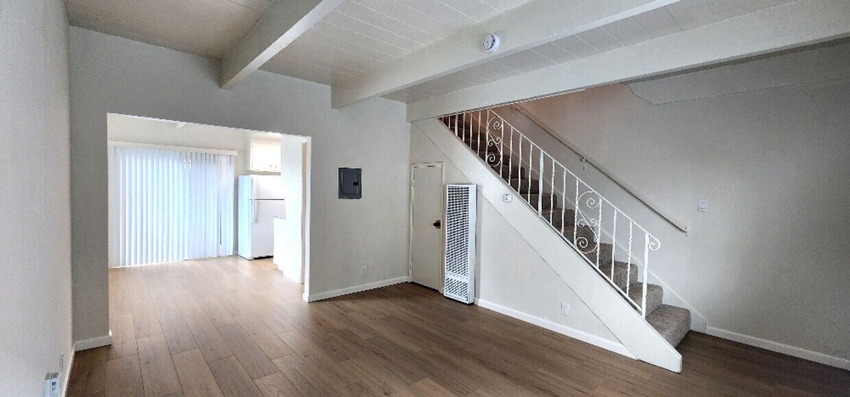 Primary Photo - Diamond District Beauty: 2 Bed, 1.5 Bath o...
