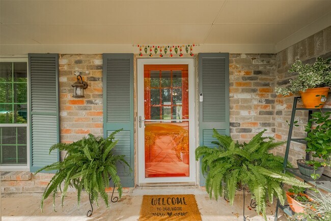 Foto del edificio - 3426 Hidden Creek Dr