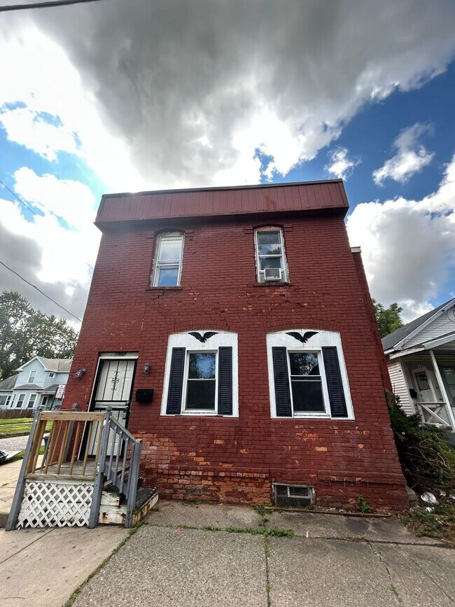 Building Photo - 1222 Idaho St