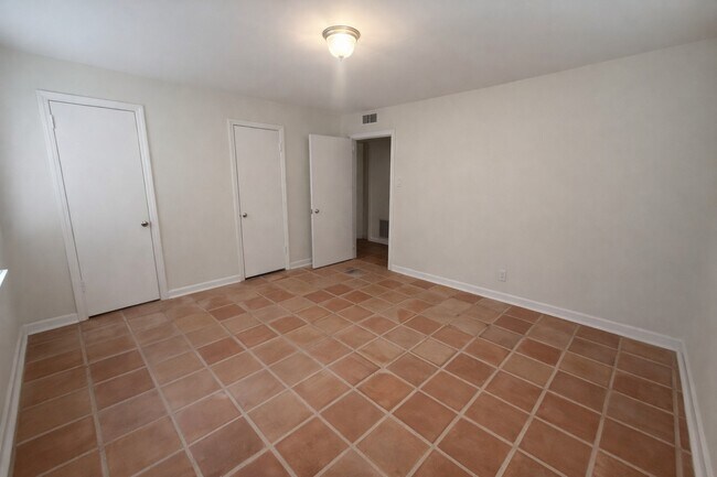 Foto del edificio - 1928 North Blvd