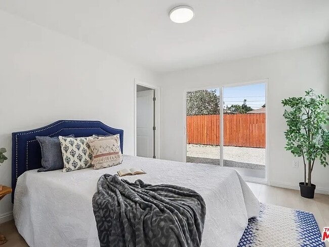 Building Photo - 1677 E 111th St