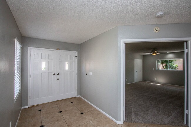 Building Photo - 4BR Entertainers Dream, McCormick Ranch