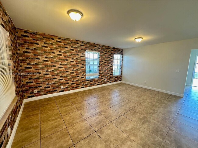 Building Photo - 2235 Farragut St