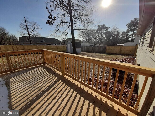 Building Photo - 111 Windcrest Cir