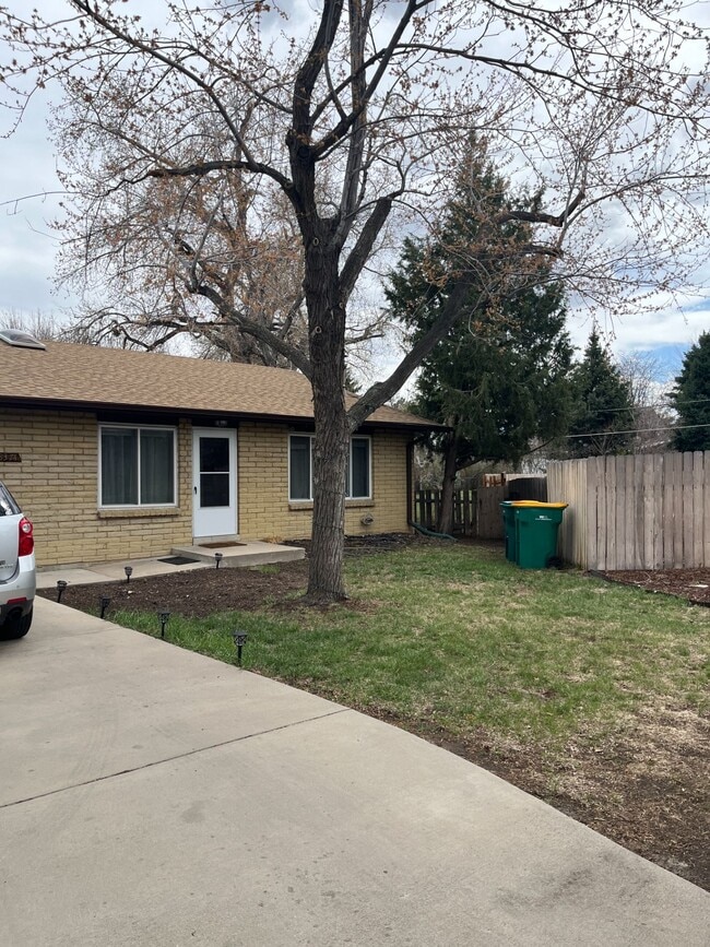 Building Photo - 2 Bed/1 Bath Duplex in Lakewood near Crown...