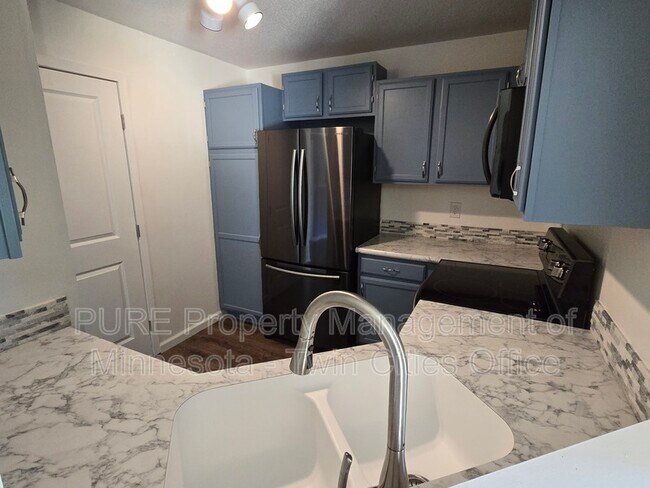 Foto del edificio - 3566 Blue Jay Way