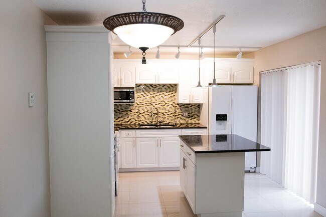 Foto del edificio - 70 Lake Arbor Dr