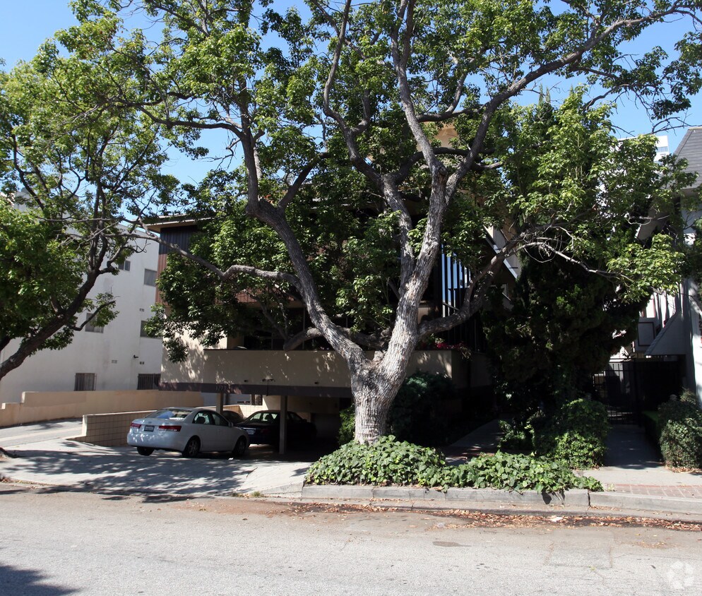 Foto del edificio - 1277 Barry Ave