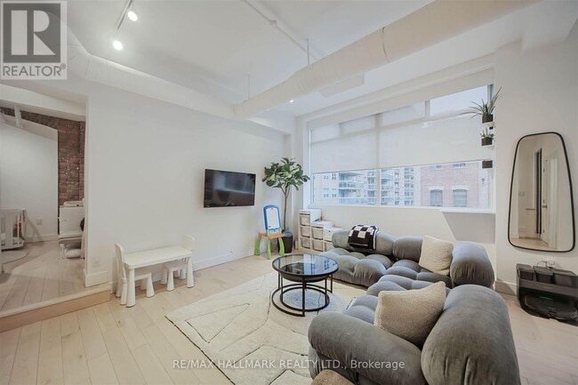 Building Photo - 80 R-380 Sherbourne St