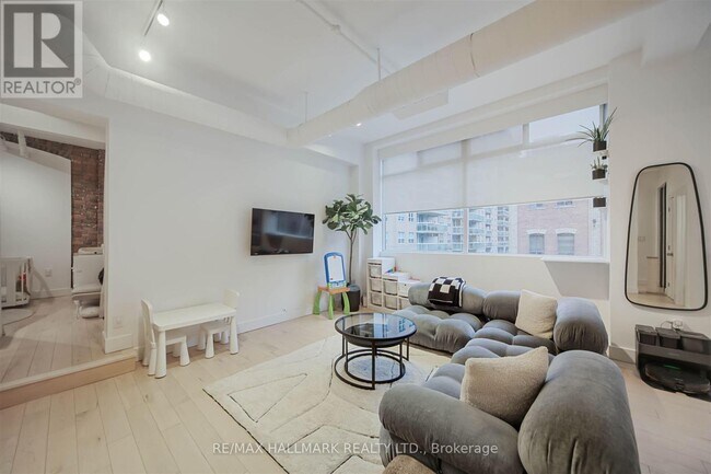 Photo du bâtiment - 80 R-380 Sherbourne St