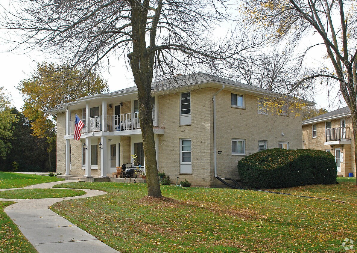 Primary Photo - 2725 Santa Fe Trl