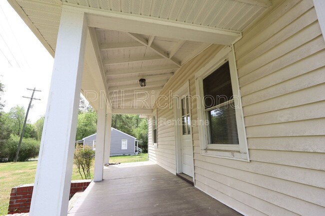 Foto del edificio - 13003 W Patrick Henry Rd