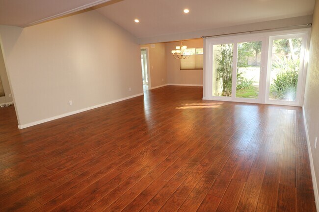 Building Photo - 9521 Gladbeck Ave