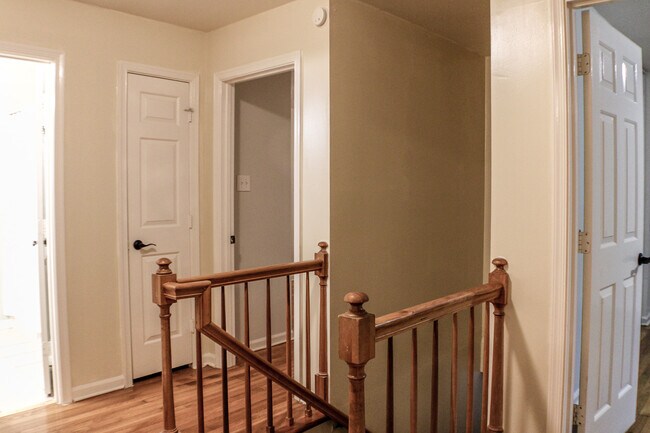 Building Photo - 10301 Tingewood Ter