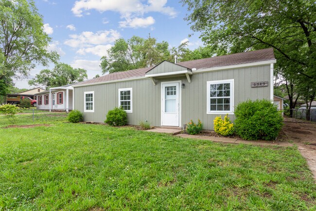 Foto del edificio - 6543 N East Park View St