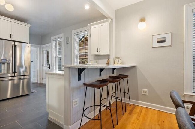 Foto del edificio - 322 W Lawrence St