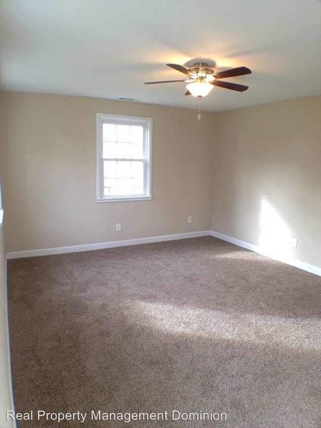 Building Photo - 809 James Dr