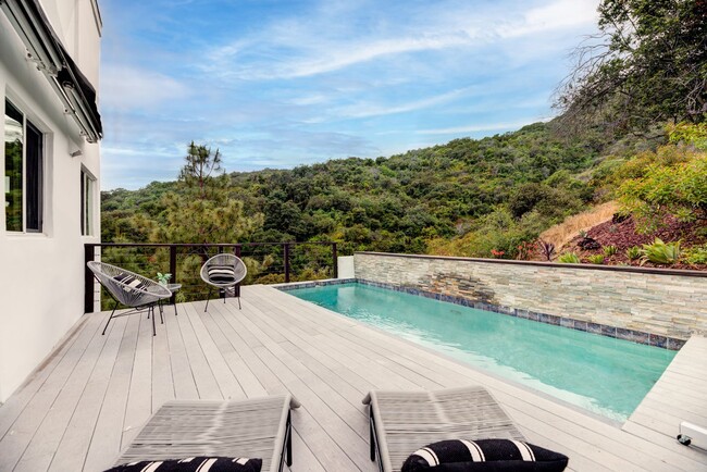 Foto del edificio - Modern Treehouse with Pool and Breathtakin...