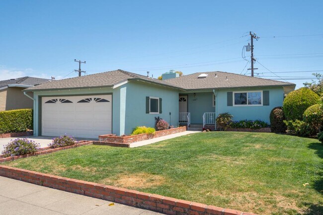 Building Photo - 2267 Bermuda Dr