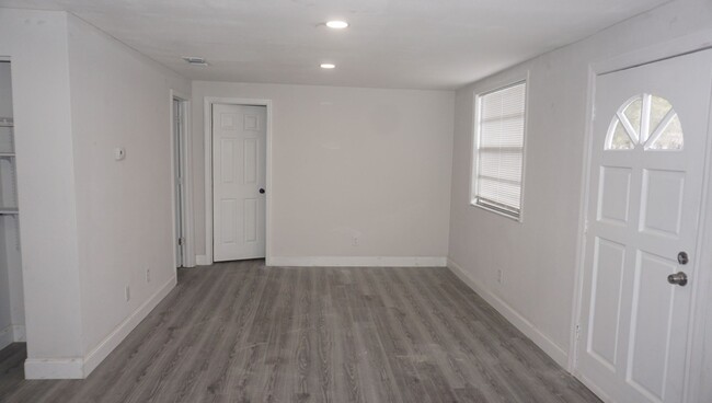 Building Photo - 5401 Russell Ave