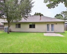Building Photo - 19843 Packwood Dr