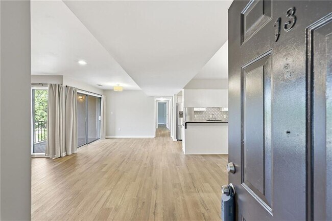 Foto del edificio - 605 Candler St