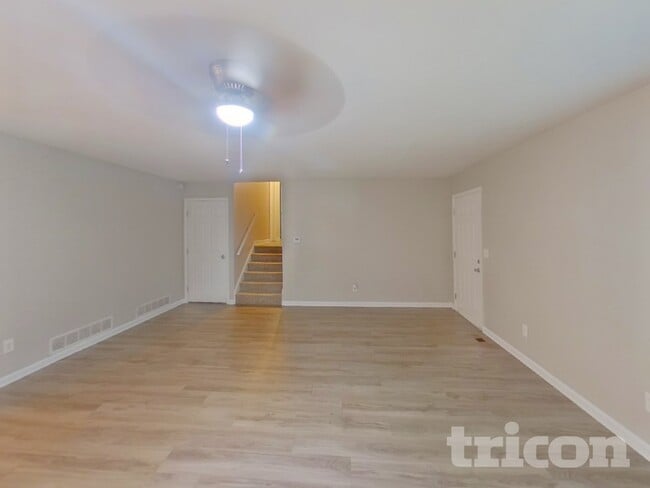 Building Photo - 120 Elberta Dr