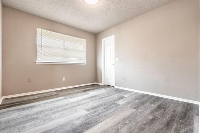 Building Photo - 916 Delmar Cir