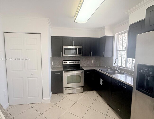 Foto del edificio - 6155 NW 186th St