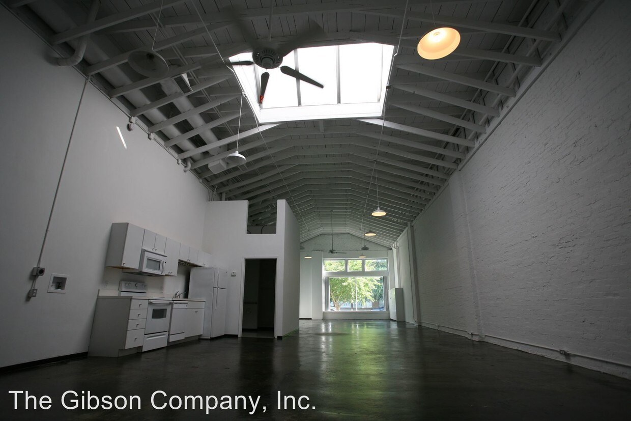 Primary Photo - 4147 Commerce St