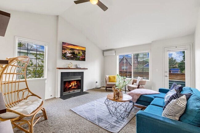 Building Photo - Charming Craftsman-Style Home in the Heart...