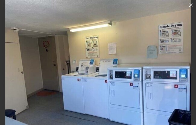 Foto del edificio - One bedroom with Heat & Parking