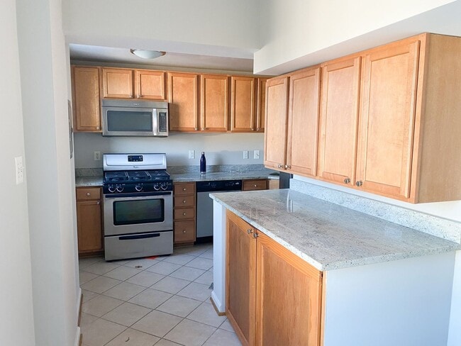 Building Photo - Sunny 2BR on 14th Street in Columbia Heights w/ Parking