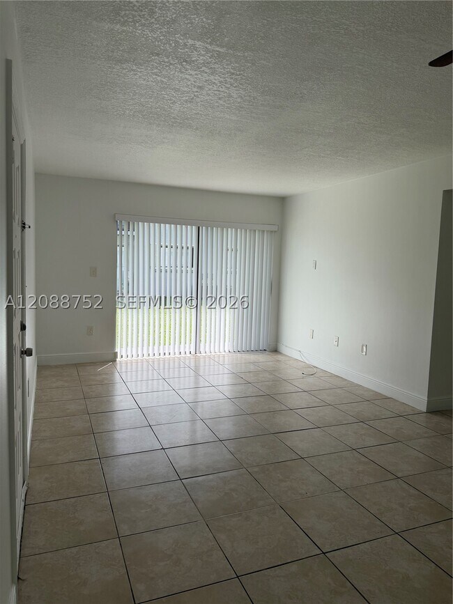 Foto del edificio - 7425 SW 152nd Ave