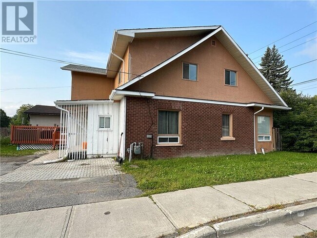 Photo du bâtiment - 244 Whittaker St