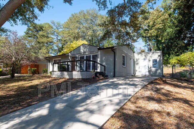 Foto del edificio - 3442 Longleaf Dr