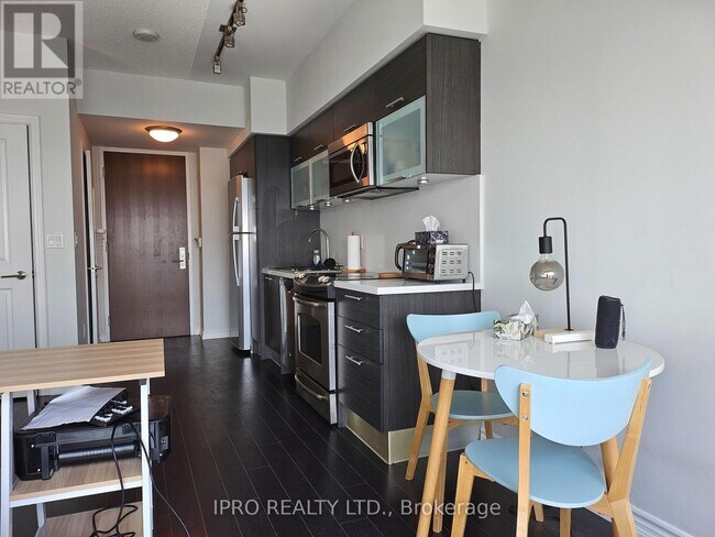 Photo du bâtiment - 386-5386 Yonge St