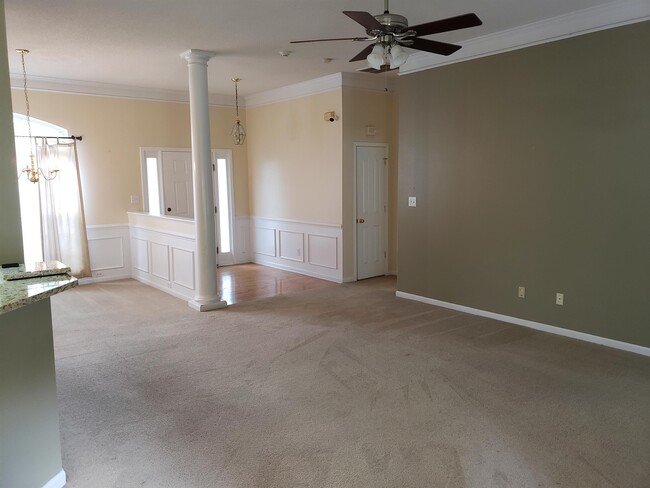 Foto del edificio - 12013 Evergreen Hollow Dr