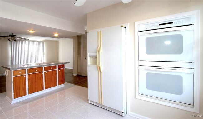 Foto del edificio - 8394A Shallowcreek Rd