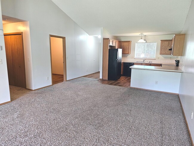 Building Photo - 726 Highland Ridge Dr